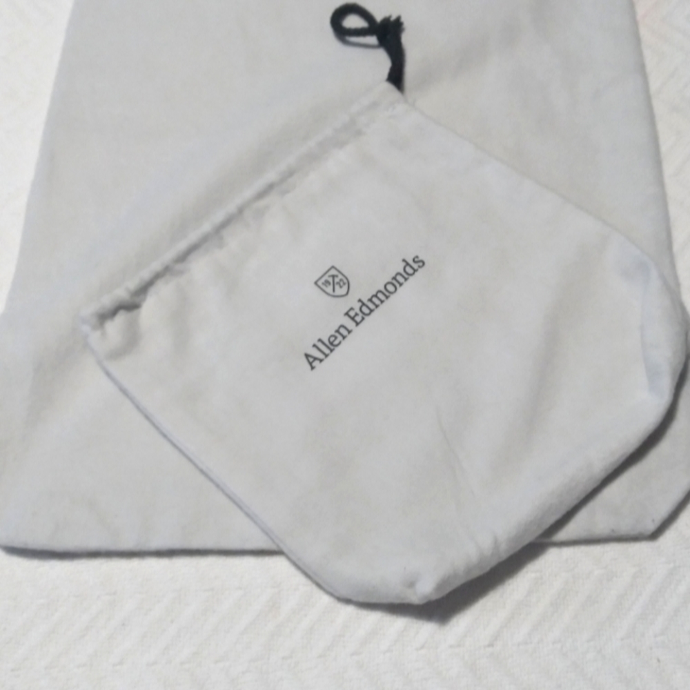 Allen Edmonds /Included extra Pouch - Picture 2 of 3